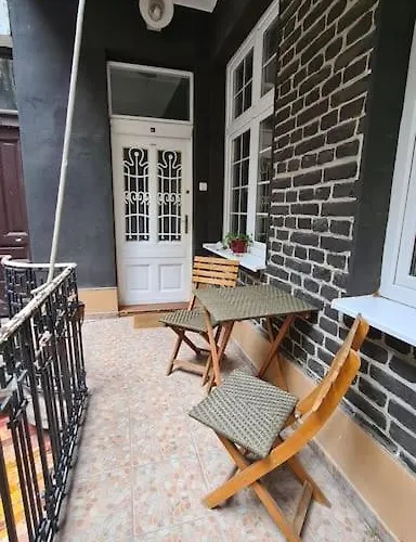 Your Royal 2 Bedroom City Center Stay