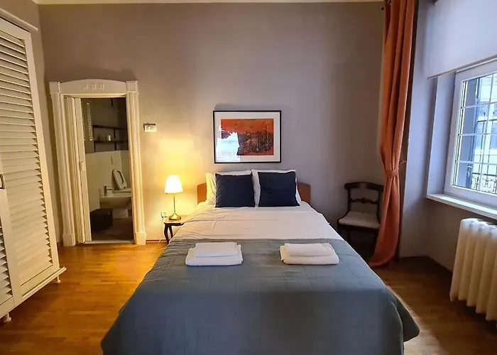 Your Royal 2 Bedroom City Center Stay