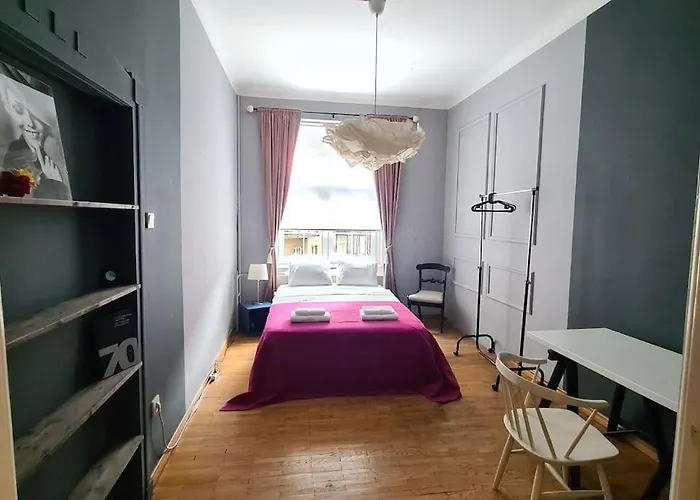 Your Royal 2 Bedroom City Center Stay