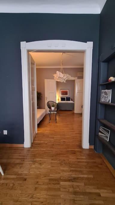 Your Royal 2 Bedroom Center *